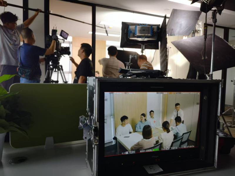 高密市TVC拍摄公司：科技产品视觉化大师，诠释未来感与功能美学